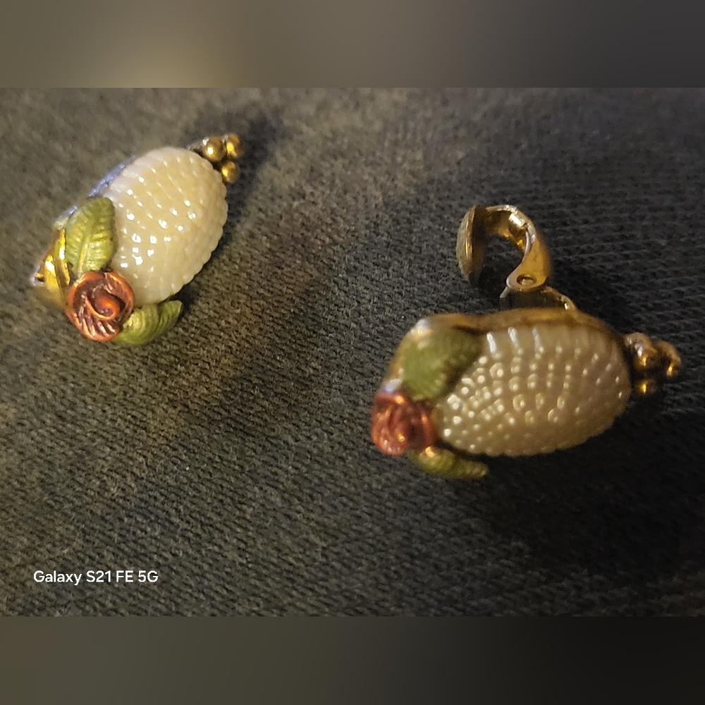 1938 Faux Pearl Enamel Rose Clip On Earrings